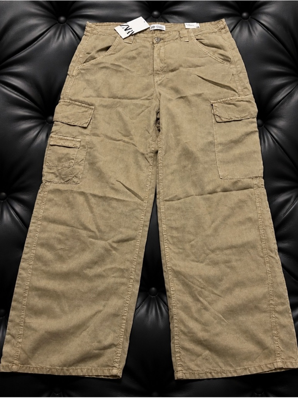 Zara Men's Cargo Pants in Khaki - Classic Utility Style